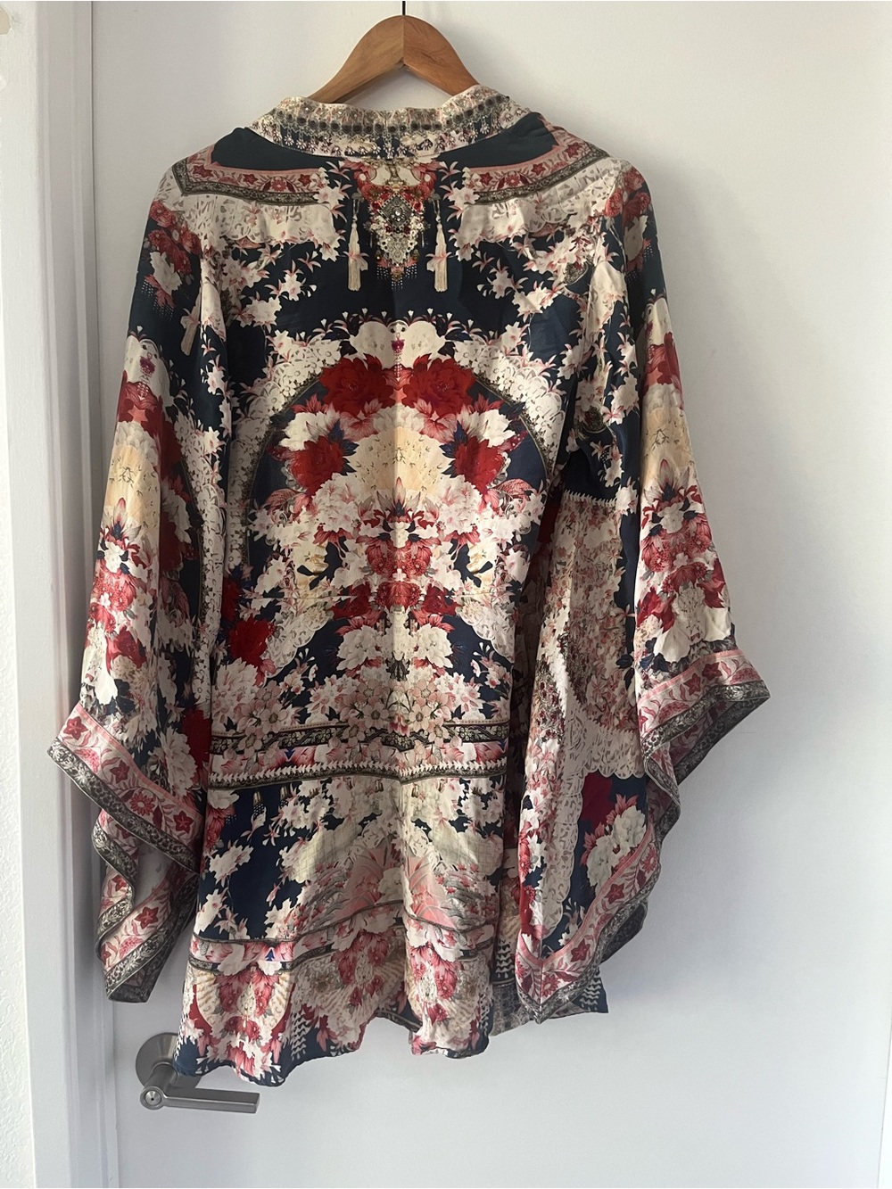 CAMILLA RARE 100% Silk Vtg 2016 "Imperial Echo" Crystal Embellished Short Kimono - Picture 8 of 16